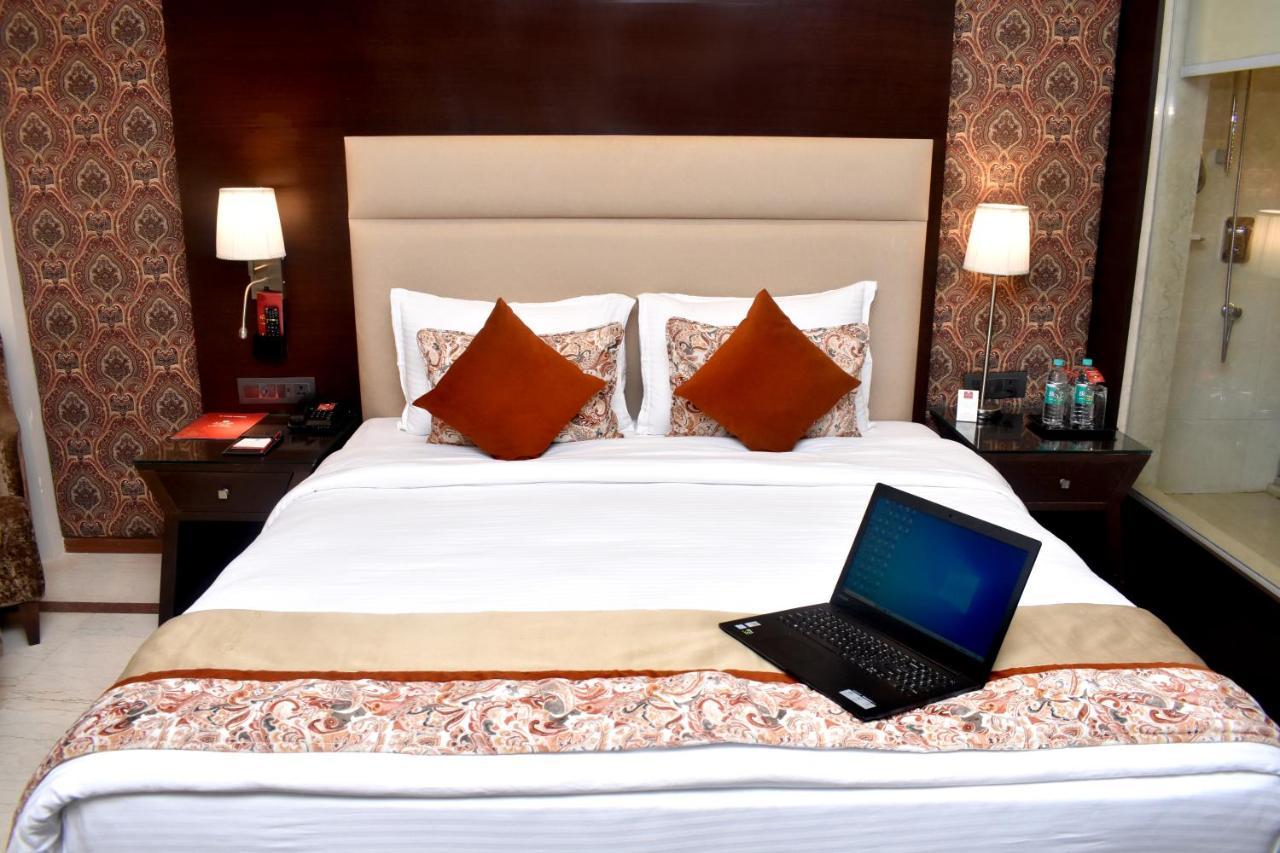 ลอร์ด พลาซ่า สุรัต Hotel ภายนอก รูปภาพ