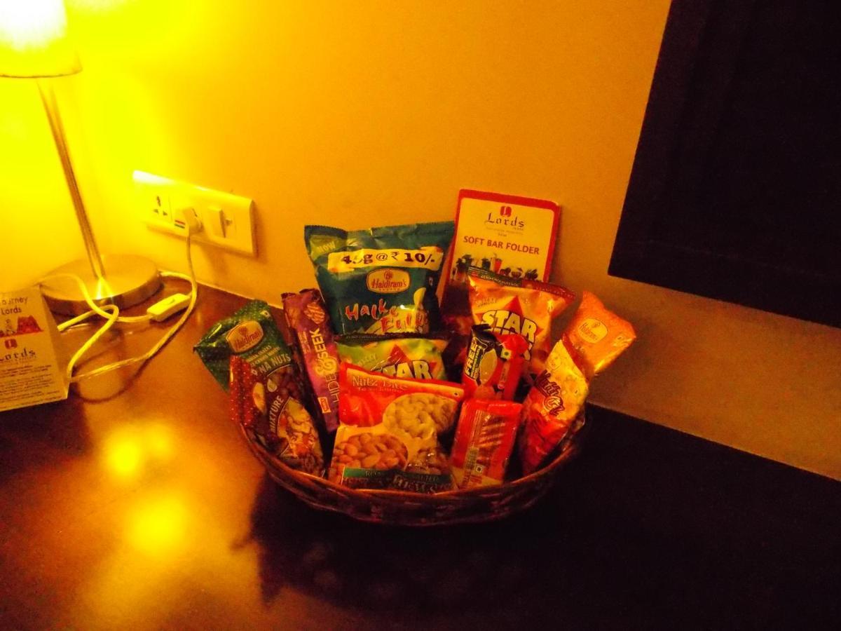 ลอร์ด พลาซ่า สุรัต Hotel ภายนอก รูปภาพ