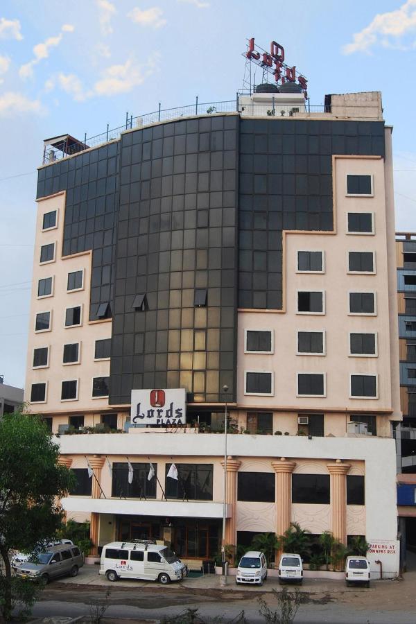 ลอร์ด พลาซ่า สุรัต Hotel ภายนอก รูปภาพ