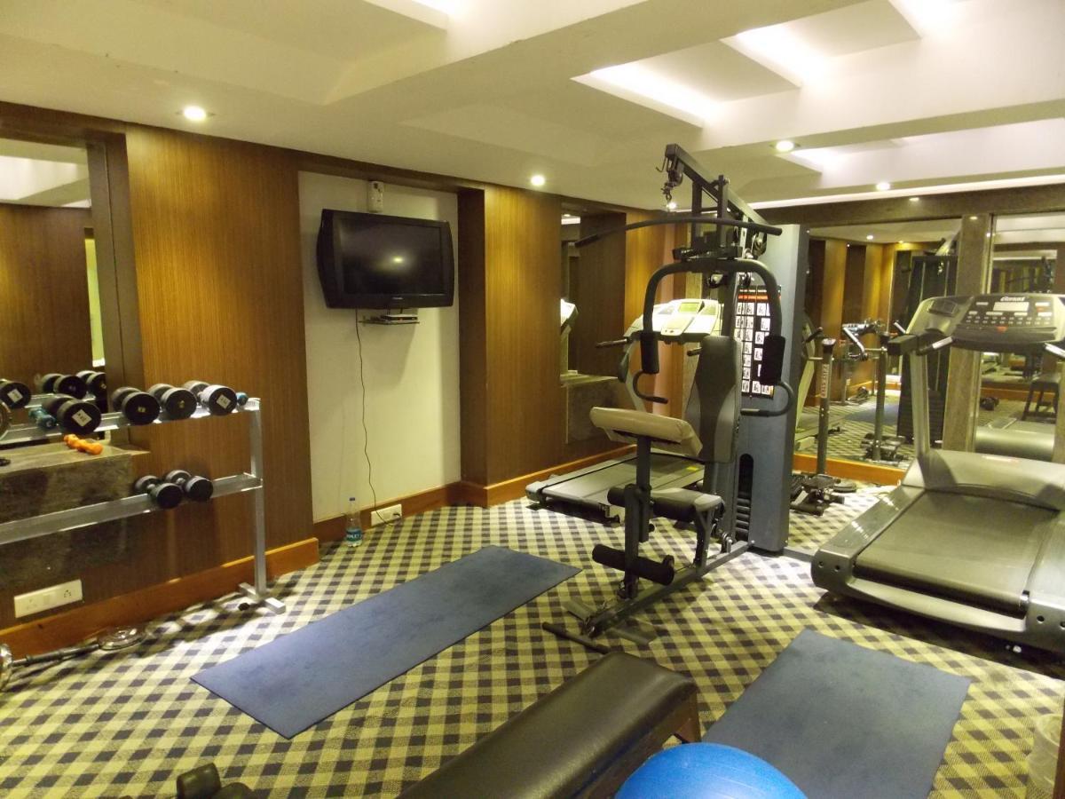 ลอร์ด พลาซ่า สุรัต Hotel ภายนอก รูปภาพ