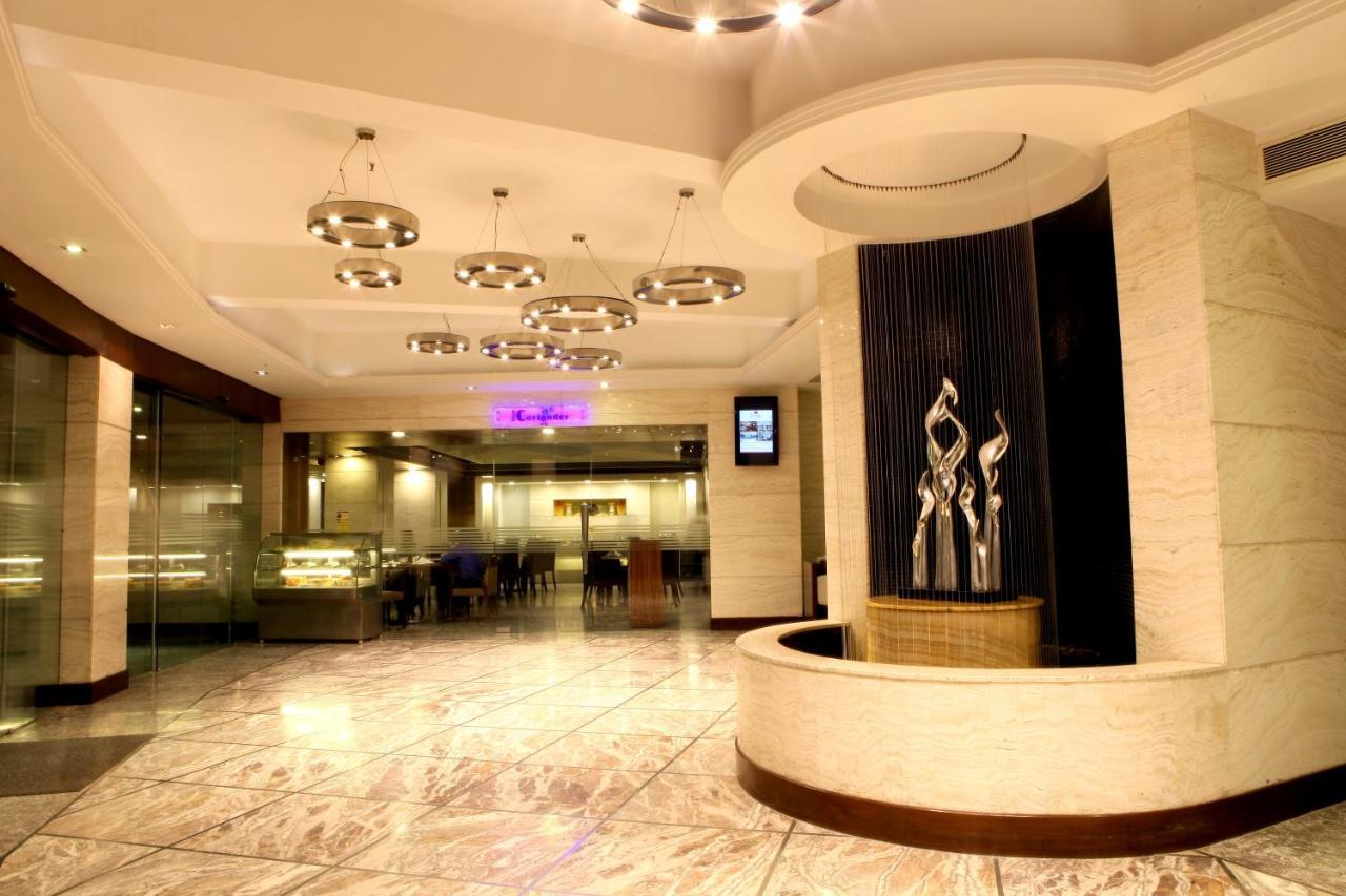 ลอร์ด พลาซ่า สุรัต Hotel ภายนอก รูปภาพ