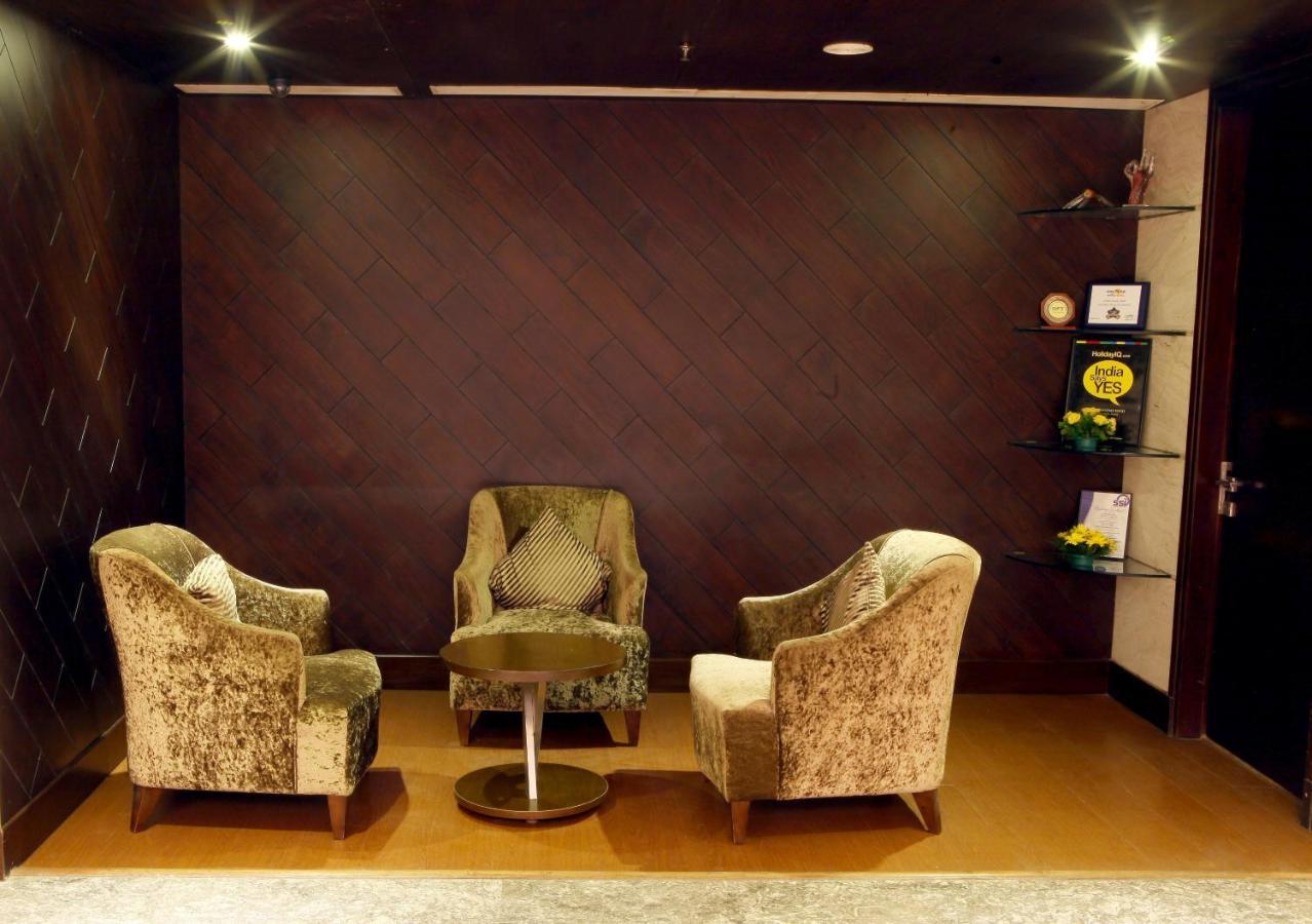 ลอร์ด พลาซ่า สุรัต Hotel ภายนอก รูปภาพ