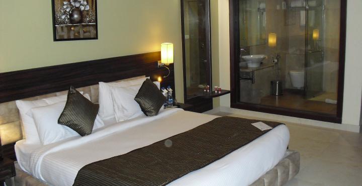 ลอร์ด พลาซ่า สุรัต Hotel ภายนอก รูปภาพ