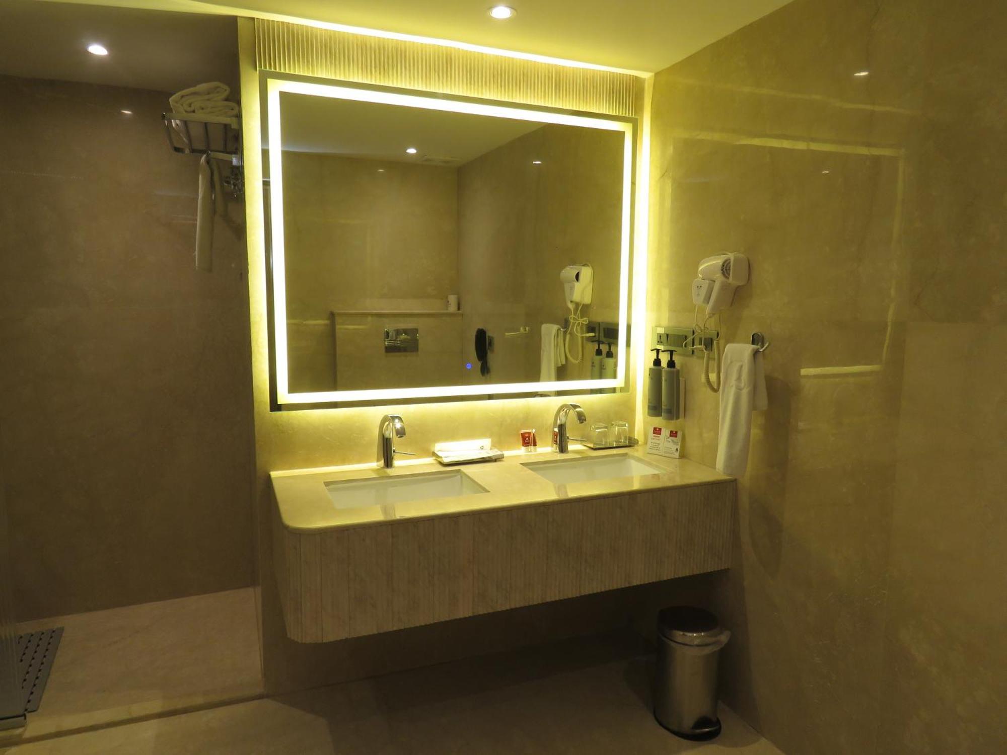 ลอร์ด พลาซ่า สุรัต Hotel ภายนอก รูปภาพ