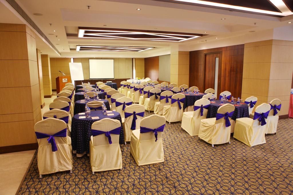 ลอร์ด พลาซ่า สุรัต Hotel ภายนอก รูปภาพ
