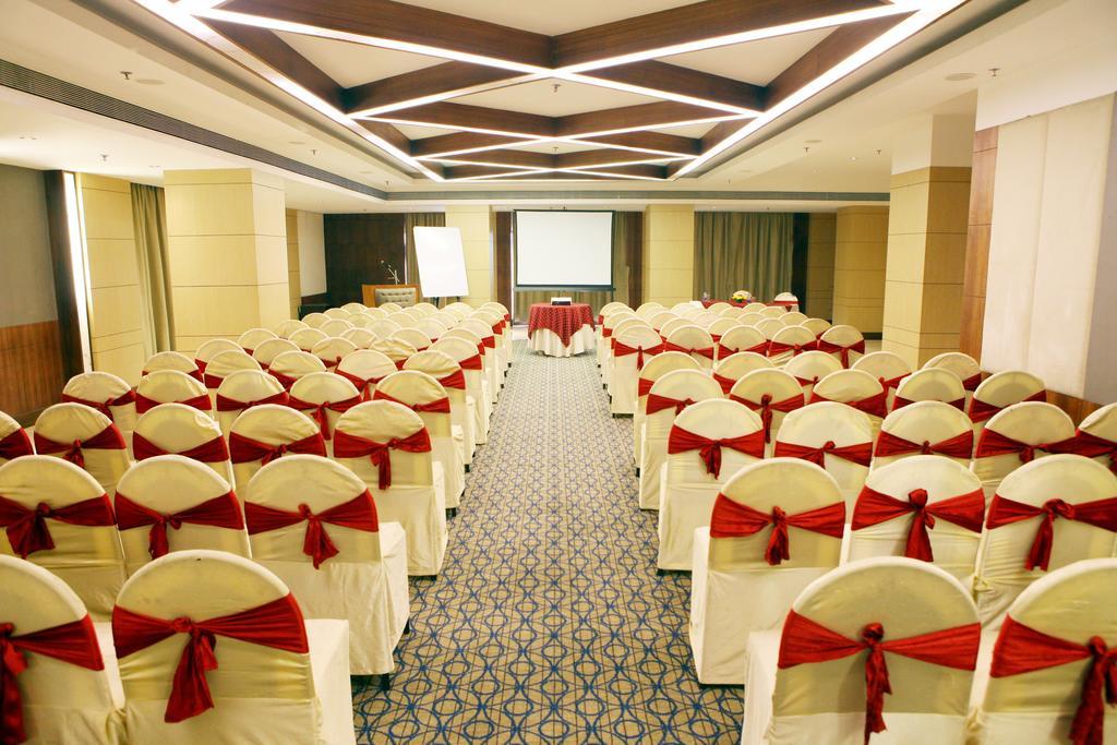 ลอร์ด พลาซ่า สุรัต Hotel ภายนอก รูปภาพ