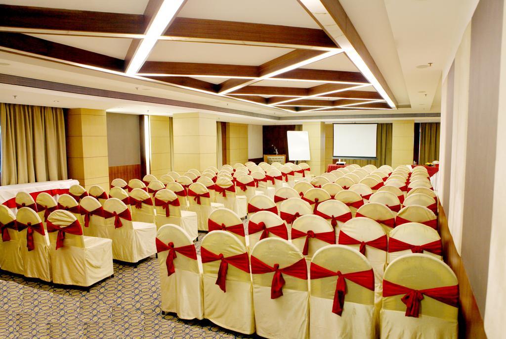 ลอร์ด พลาซ่า สุรัต Hotel ภายนอก รูปภาพ