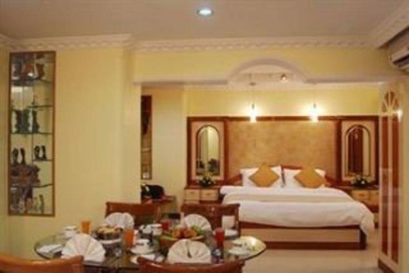 ลอร์ด พลาซ่า สุรัต Hotel ภายนอก รูปภาพ