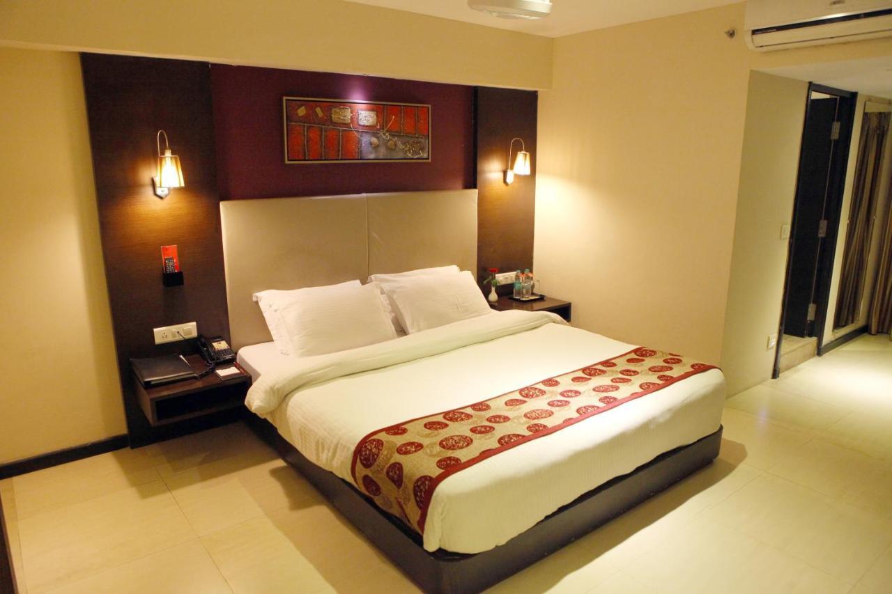 ลอร์ด พลาซ่า สุรัต Hotel ภายนอก รูปภาพ